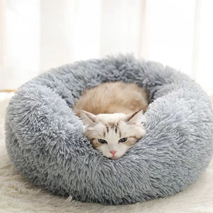 coussin chat gris foncé rond et chaud